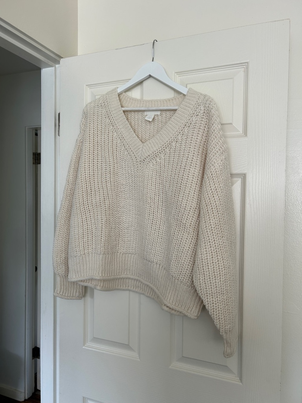 H&M Cream V-Neck Chunky Knit Sweater